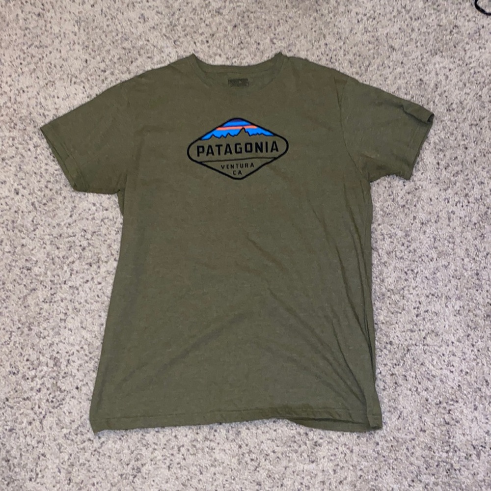 Mens large slim fit Patagonia T-shirt, never worn